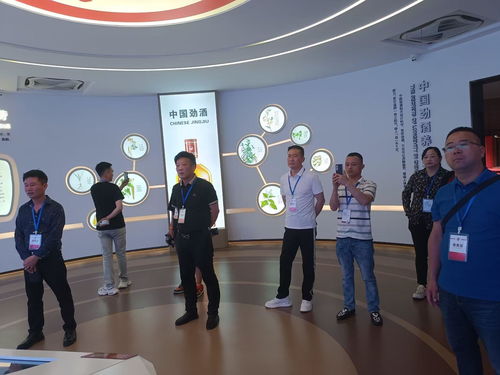 鄂州企业家参访草本年份酒体验行 探索先进管理经验